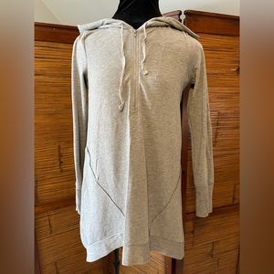 Cable & Gauge zip neck tunic with hood.
